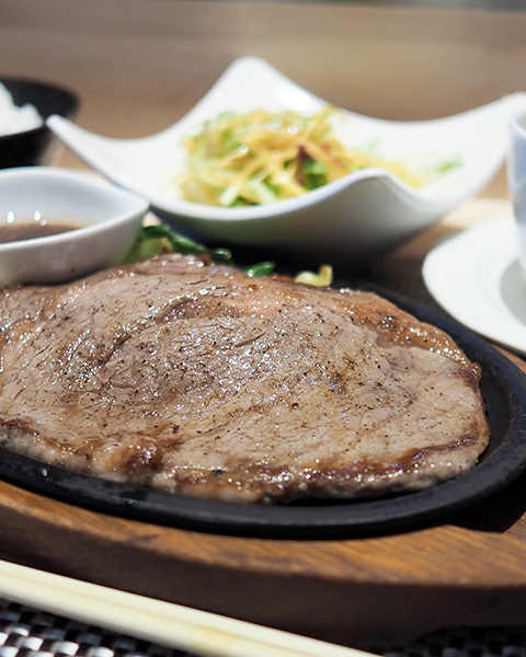 和食鉄板 銀座 朔月 高級感溢れるお店でいただくお値打ち感満載のステーキランチ 年間500店以上を食べ歩く飲食店プロデューサーの食日記